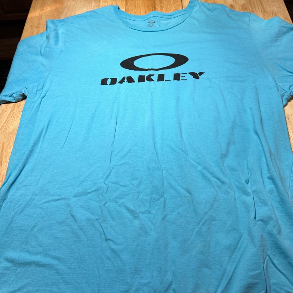 2 Mens Oakley Tees  & 1 Hurley tee